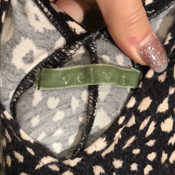 Velvet by Graham & Spencer Pattern Top - Picture 6 of 7